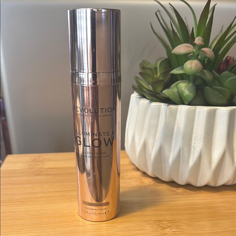 New Revolution Illuminate Glow Skin Highlighting Perfector- Bronze 1.32oz